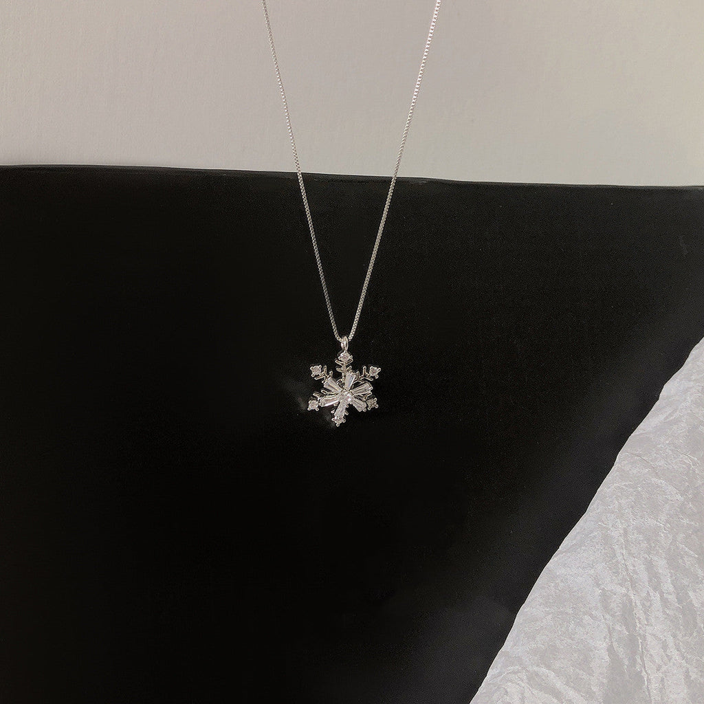 Ins Rotatable Diamond Snowflake Necklace Women