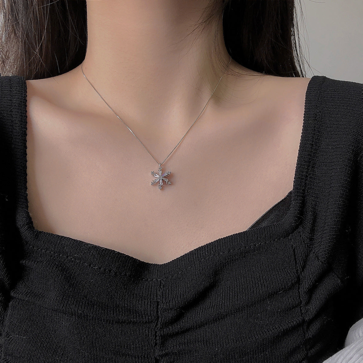 Ins Rotatable Diamond Snowflake Necklace Women