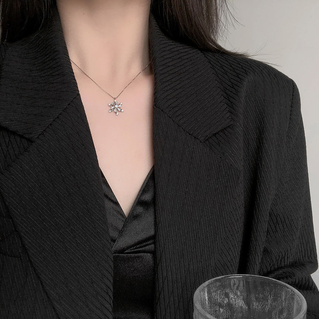 Ins Rotatable Diamond Snowflake Necklace Women