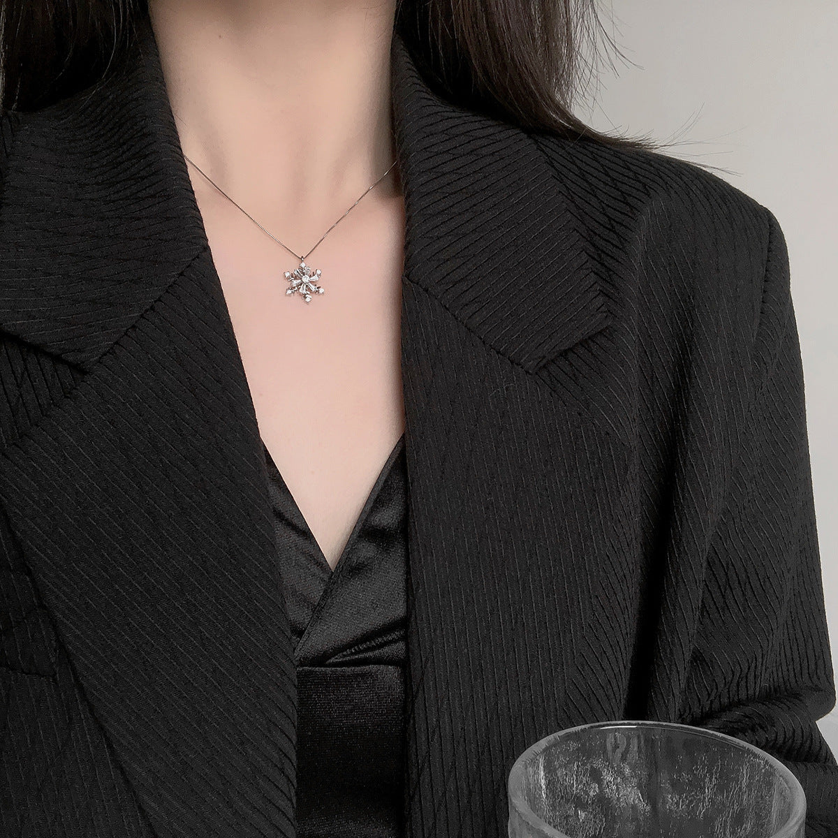 Ins Rotatable Diamond Snowflake Necklace Women