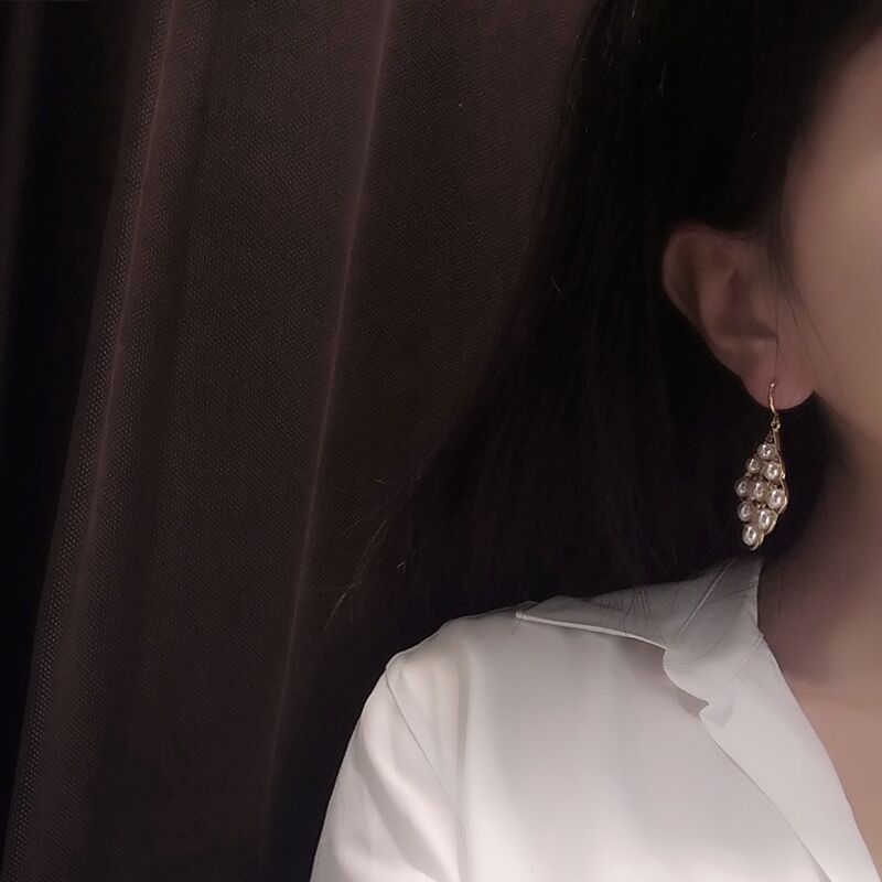 Simple Personality Water Drop Pearl Grape Cluster Eardrops